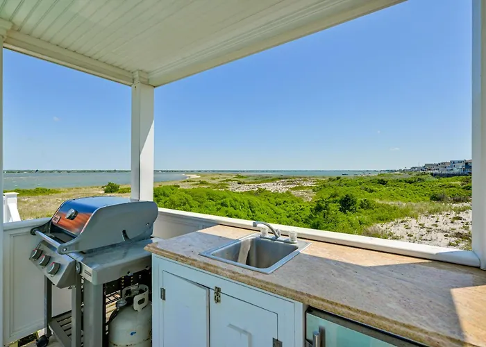 Waterfront Westhampton Haven: Private Beach