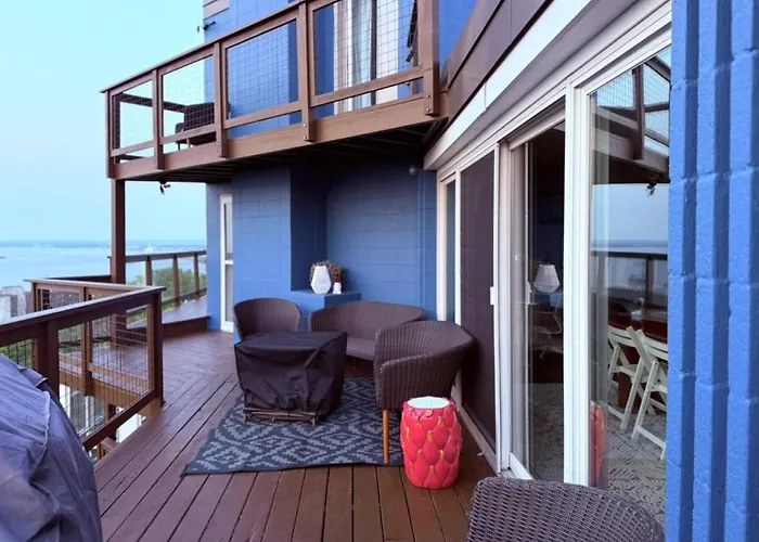 Cozy Panoramic Lake And Lift Bridge Views