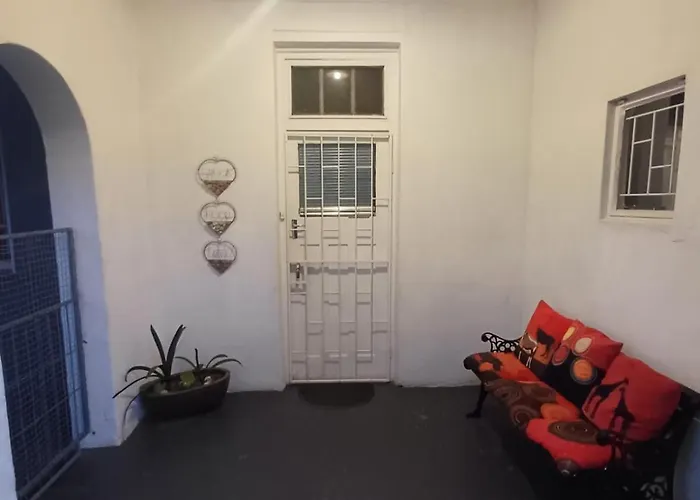Karoo Refresh Cheerful 2 Bedroom House