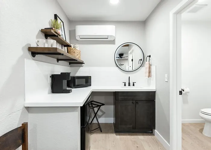 The Rae | Sequoia Motel Rm 5
