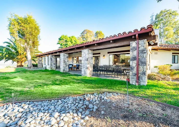 Fallbrook Hilltop Sanctuary - Pool & Pickleball