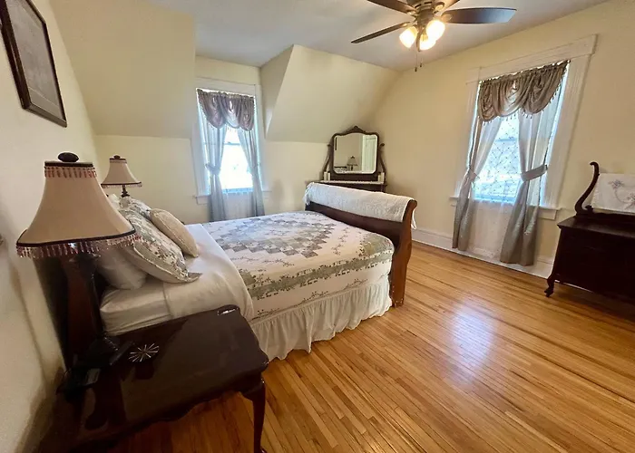 Dr Combackers Historic 1880S Home