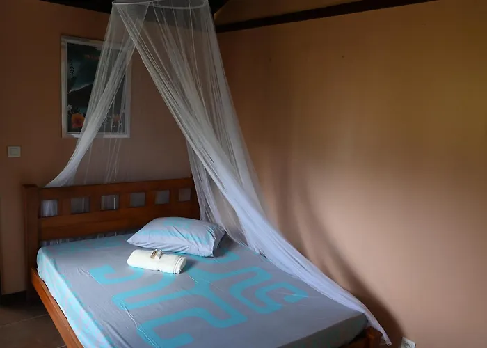 Tahiti-Bungalow At Teahupoo: Beachfront With Pountoon And Mini Pool