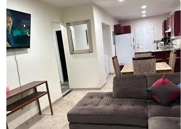 Wonderful House Close To Airport