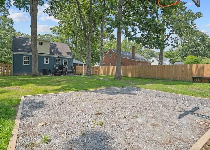 Family Fun! 2 Story Oasis And Pup Retreat Near Rva!