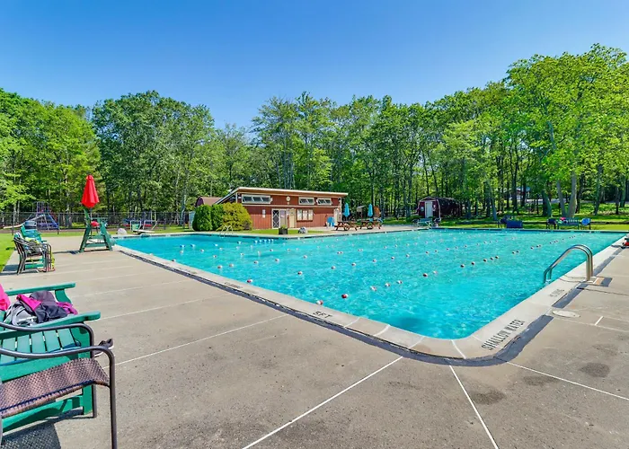 ~ 1 Mi To Lake: Secluded Poconos Home W/ Decks