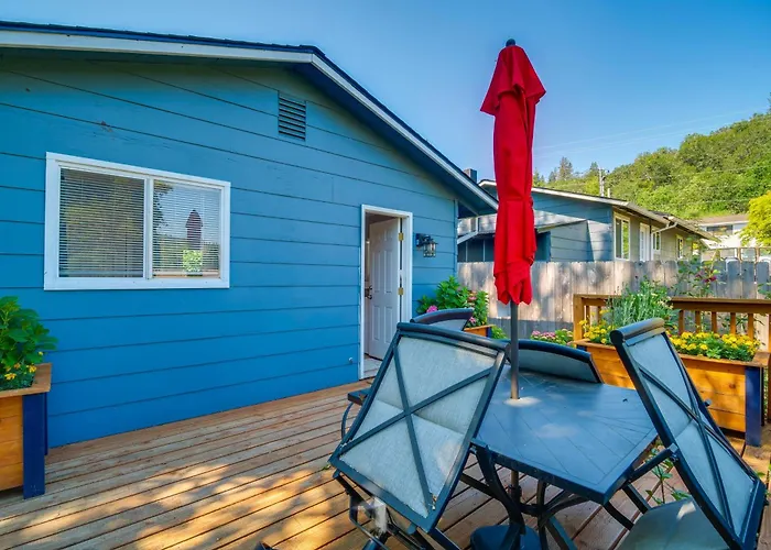 Cozy Roseburg Home W/ Deck + Gas Grill!