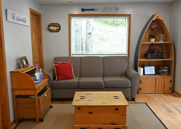 Muskoka Manor Str-2026-183