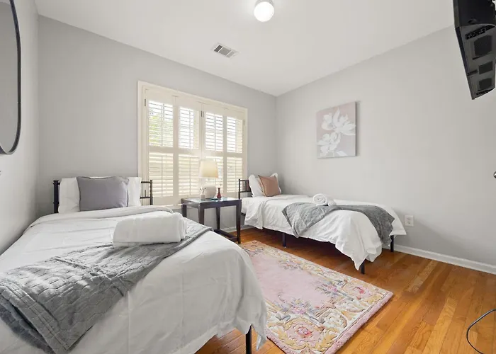 Relaxing 3Br Duplex Home W/ Pool & Patio