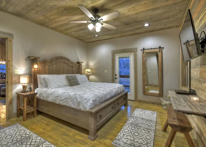 Holly Berry Hill - Walk To Lake Nottely, Unwind In The Hot Tub & Enjoy S'Mores Under The Stars