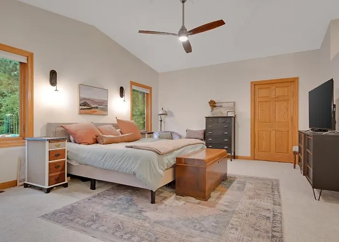 3 Acre Stillwater Oasis,Min From Downtown,Hot Tub
