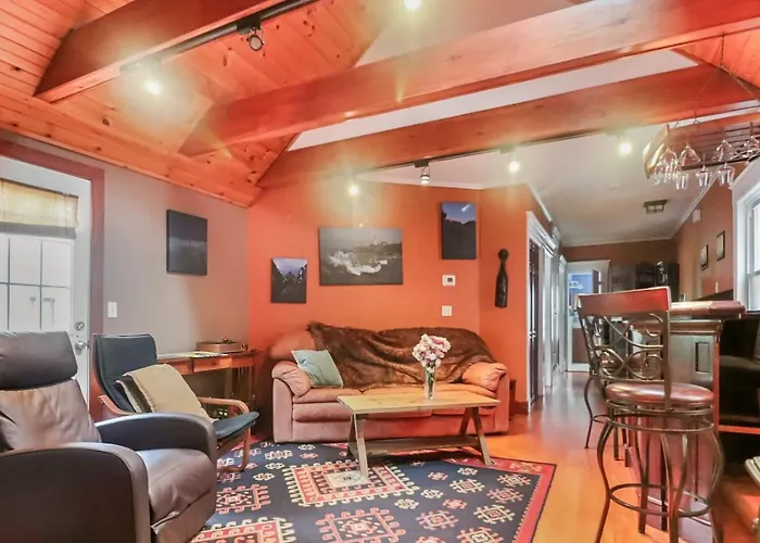 Spacious Portland Home With Parking