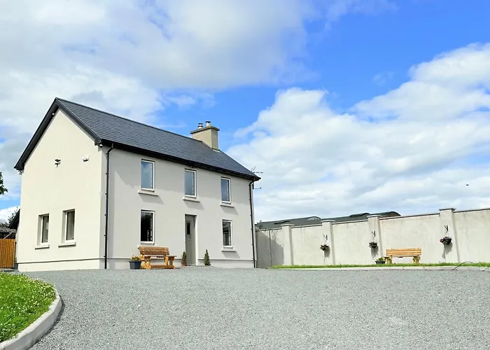 Killarney Old School Road Sleeps 6