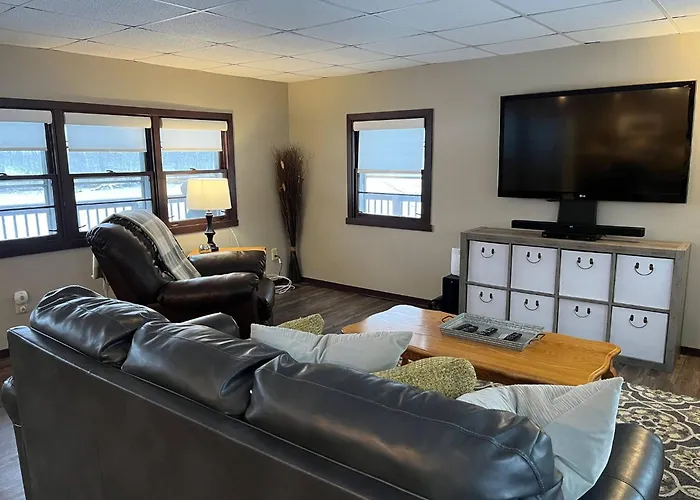 Cozy Chic Cabin On Private Lake