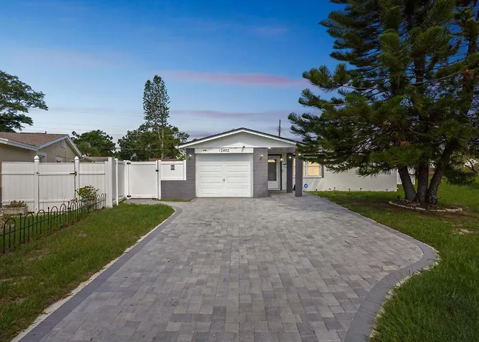 3Bd 2Ba House With Parking Laundry And Large Patio