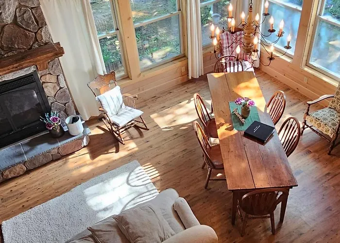 River Bend Escape By Leavetown Vacations