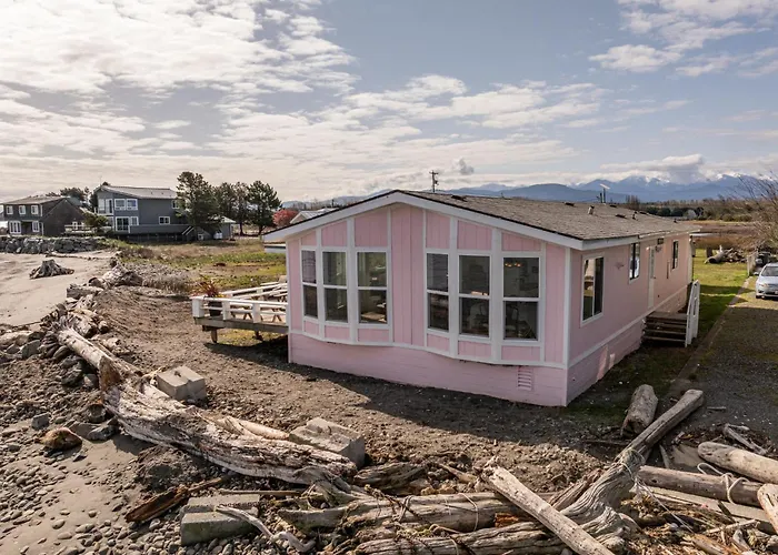 The Pink House - Dungeness Waterfront Home