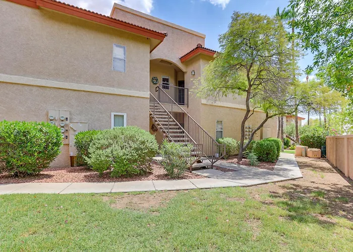 Getaway W/ Balcony & Spa: 13 Mi To Old Town