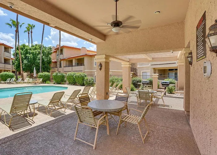 Getaway W/ Balcony & Spa: 13 Mi To Old Town
