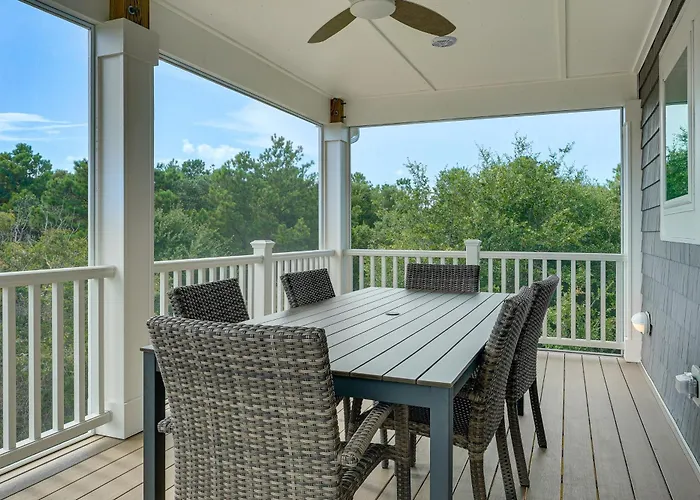 Walk To Beach: Southern Shores Retreat W/ Hot Tub