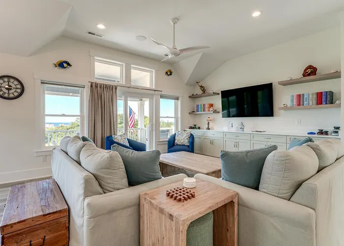 Walk To Beach: Southern Shores Retreat W/ Hot Tub