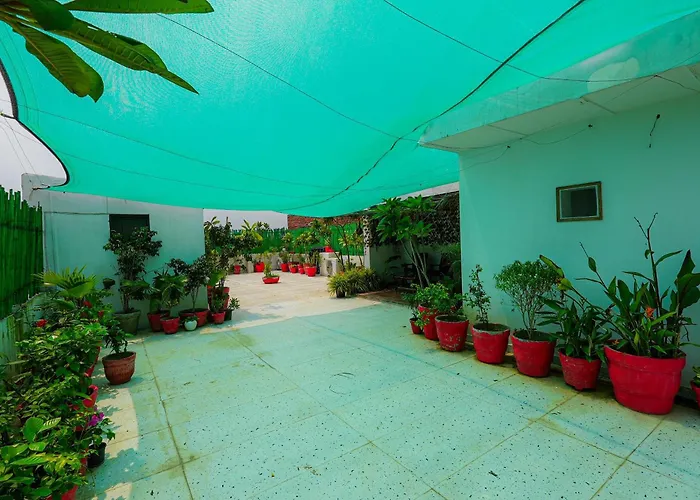 Elegant 6 Bedroom Homestay Near Taj Mahal - Vegetarian