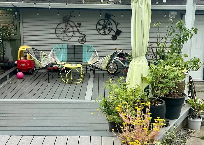 Charming 2-Bedroom Basement Suite With Free Parking
