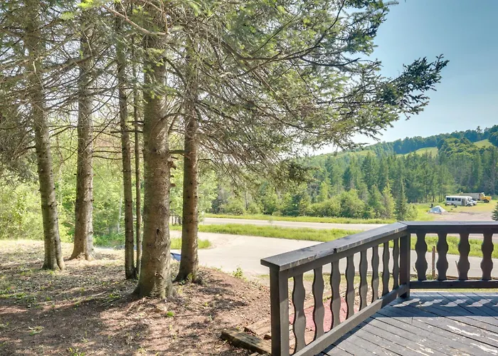 'Buckhorn' - Slopeside Iron River Cabin W/ Sauna