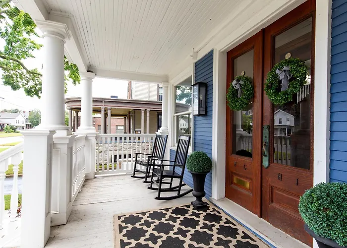 Boutique Style Condo Near Downtown Waterfront