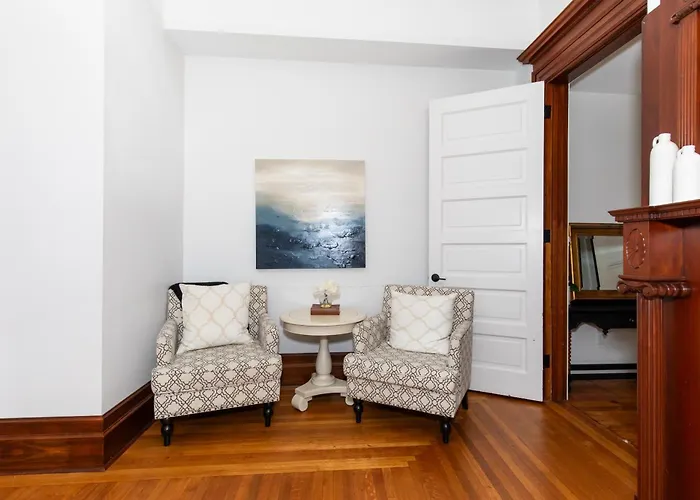 Boutique Style Condo Near Downtown Waterfront