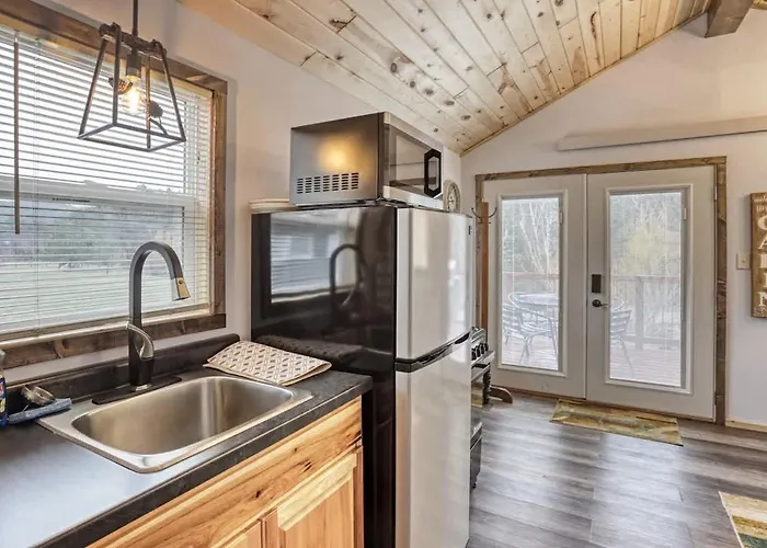 Cozy Creekside Retreat