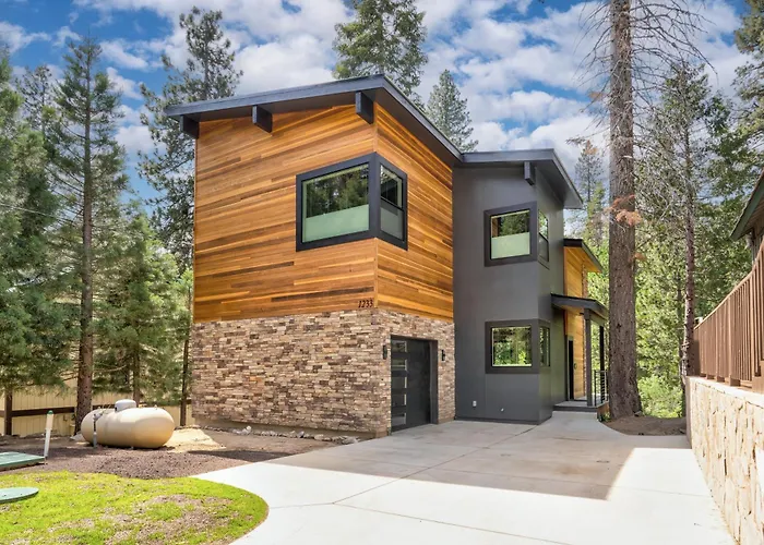Mariposa Grove Creekside Retreat - To Be Featured On Staycation On The Destination Channel In 2026!