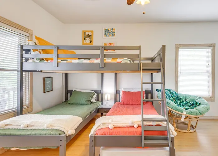Spacious Cabin W/ Views, Near Lake Lawtonka!