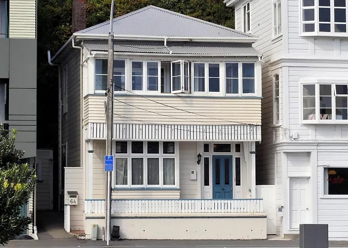 Victorian 3 Bedroom Villa - Walk To City Centre, Waterfront & Te Papa