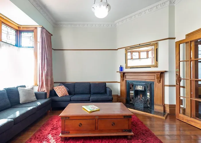 Victorian 3 Bedroom Villa - Walk To City Centre, Waterfront & Te Papa