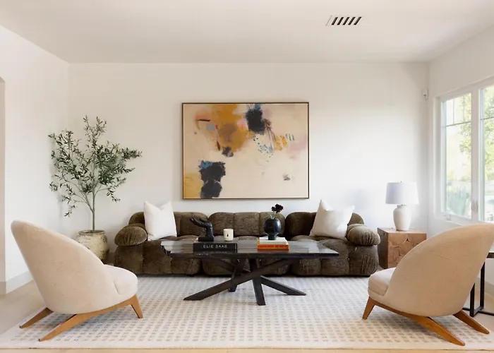 Modern And Charming Luxe Home In Los Angeles