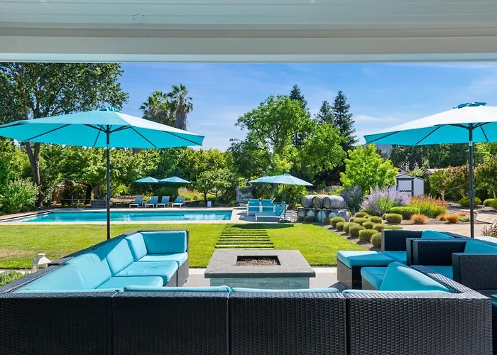 Sonoma Pool Retreat By Avantstay
