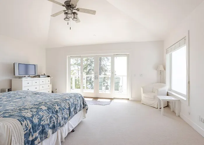 Serene Coastal Retreat Clark'S Cove