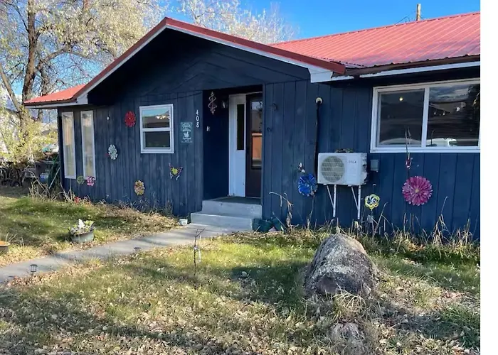 Cute 3 Bedroom Home In Town