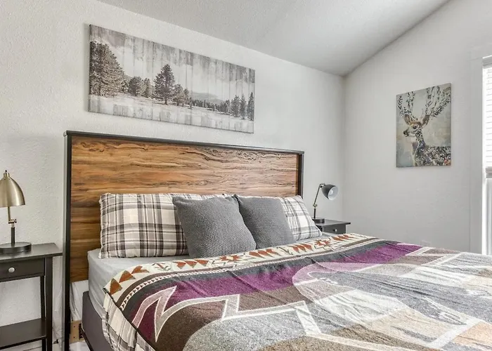 Riverbend Retreat 3 - Riverfront, Hot Tub, Bbq Pet Friendly