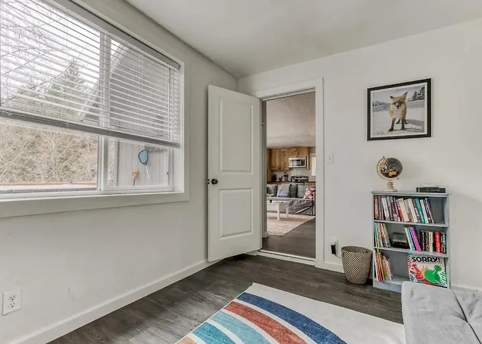 Riverbend Retreat 3 - Riverfront, Hot Tub, Bbq Pet Friendly