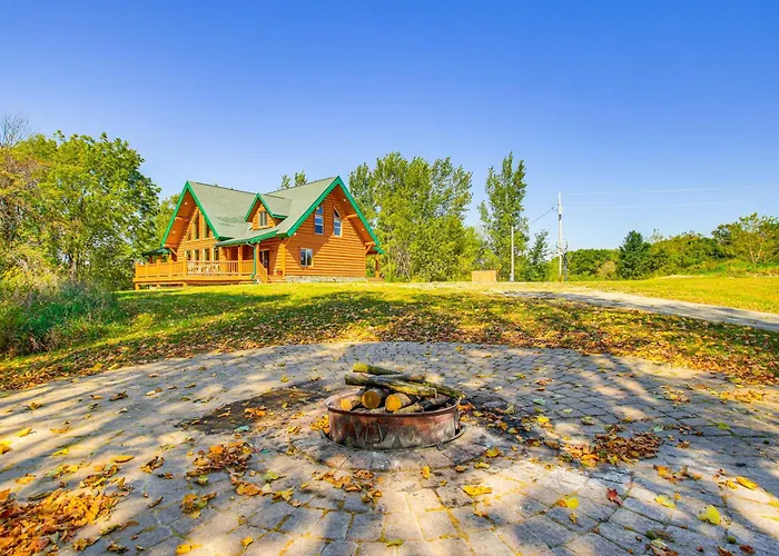 Secluded Iowa Home Near Hiking & Fishing!