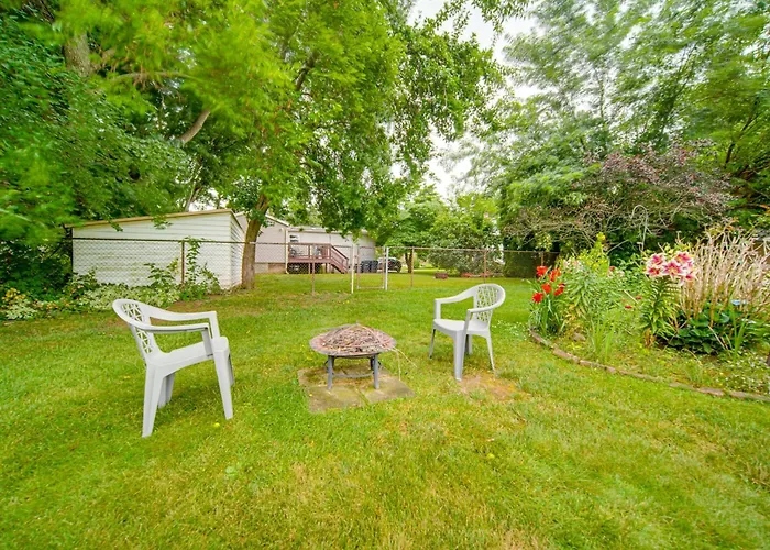 1 Mi To Lake Access: Erie Home W/ Private Backyard