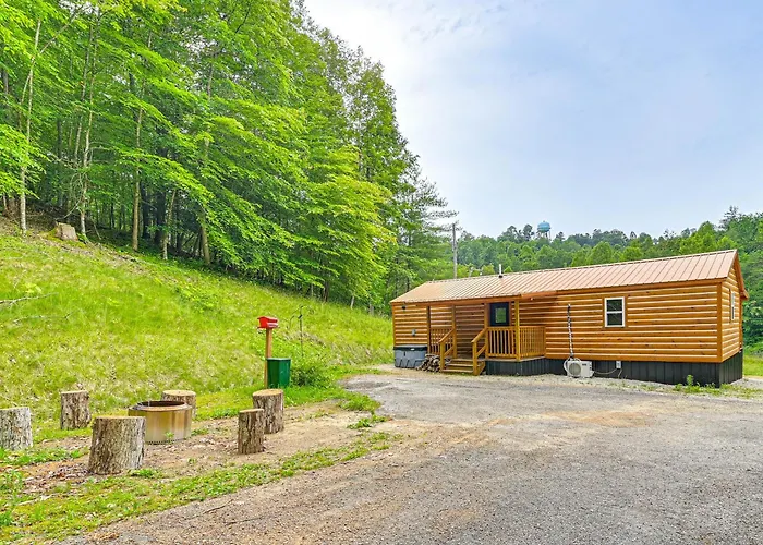 Covered Deck & Hot Tub: Cozy Retreat In Campton!