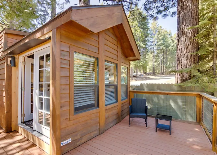Near Lake Almanor & Golf: Cozy Cabin!