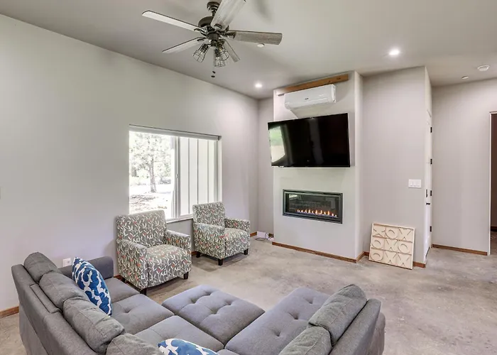 2 Mi To Lake Almanor: Home W/ Golf Course Views!