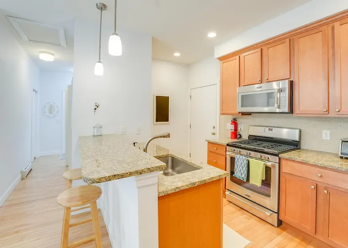 Near Portland Trails: Walkable Apartment W/ Deck