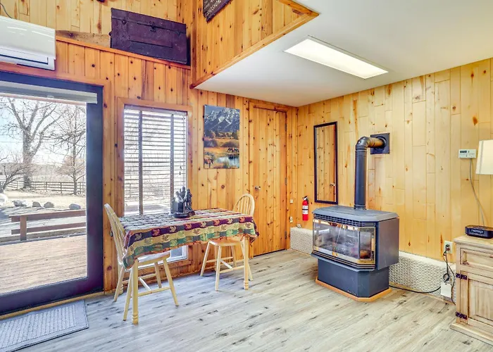 2 Mi To Main Street: Mtn-View Escape In Lander!