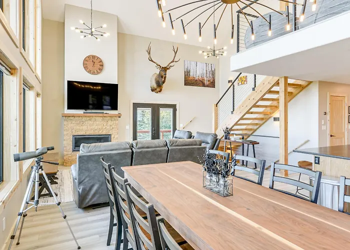 Views, Trails, Hot Tub & More: Luxe Wyoming Oasis
