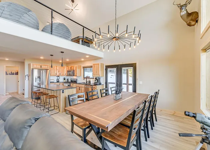 Views, Trails, Hot Tub & More: Luxe Wyoming Oasis